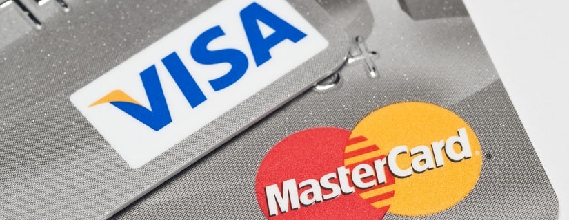 Une carte visa avec une carte MasterCard 