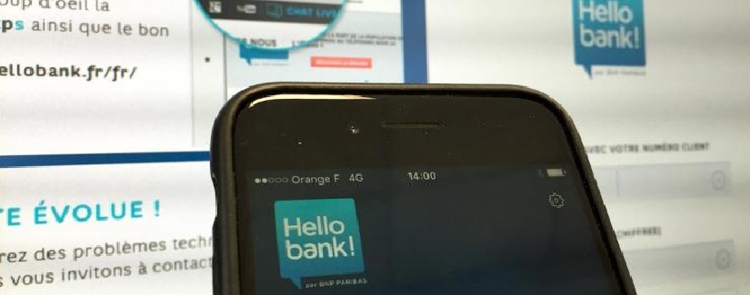 Compte Hello Bank sur l’écran d’un smartphone et un laptop